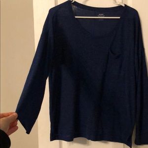 Old Navy Long Sleeve linen-blend boyfriend tee.